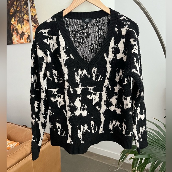 Yest V-Neck Textured Knit Sweater - Picture 2 of 5